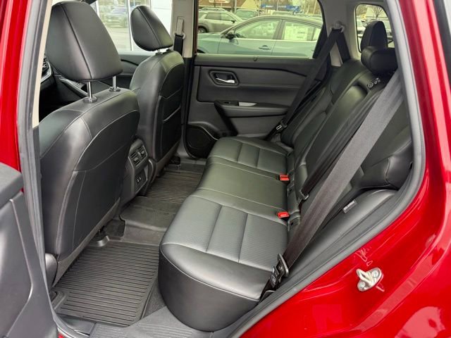 Used 2024 Nissan Rogue SV w/ SV Premium Package image 23