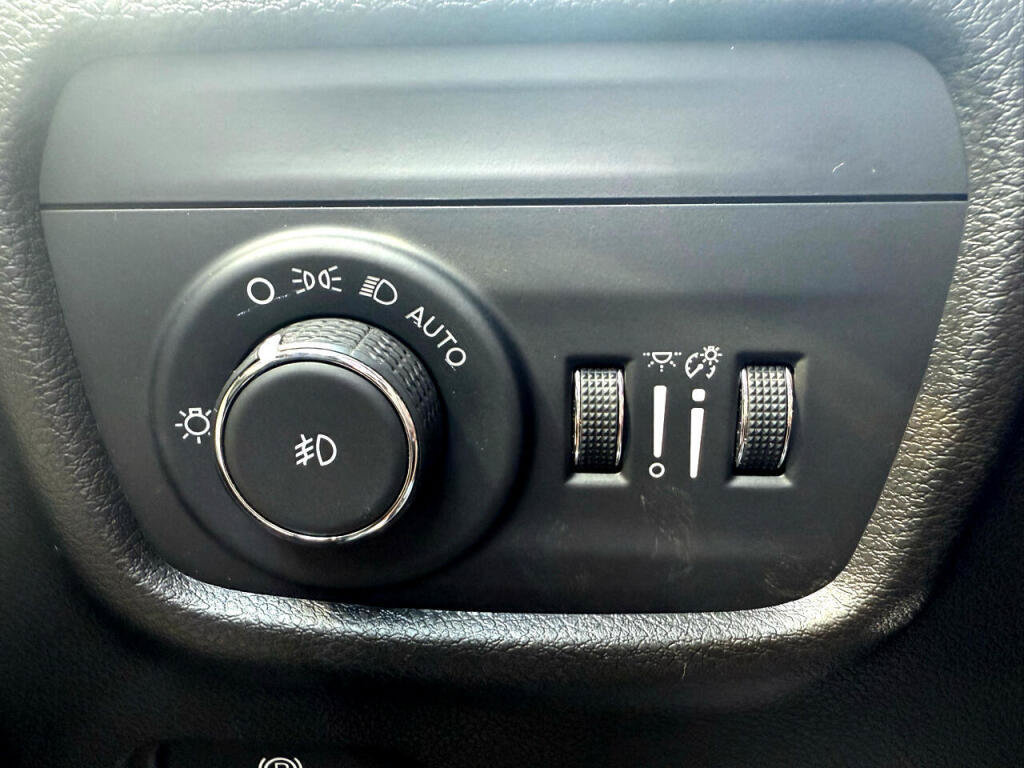 Used 2023 Jeep Grand Cherokee Limited AWD/4WD image 20