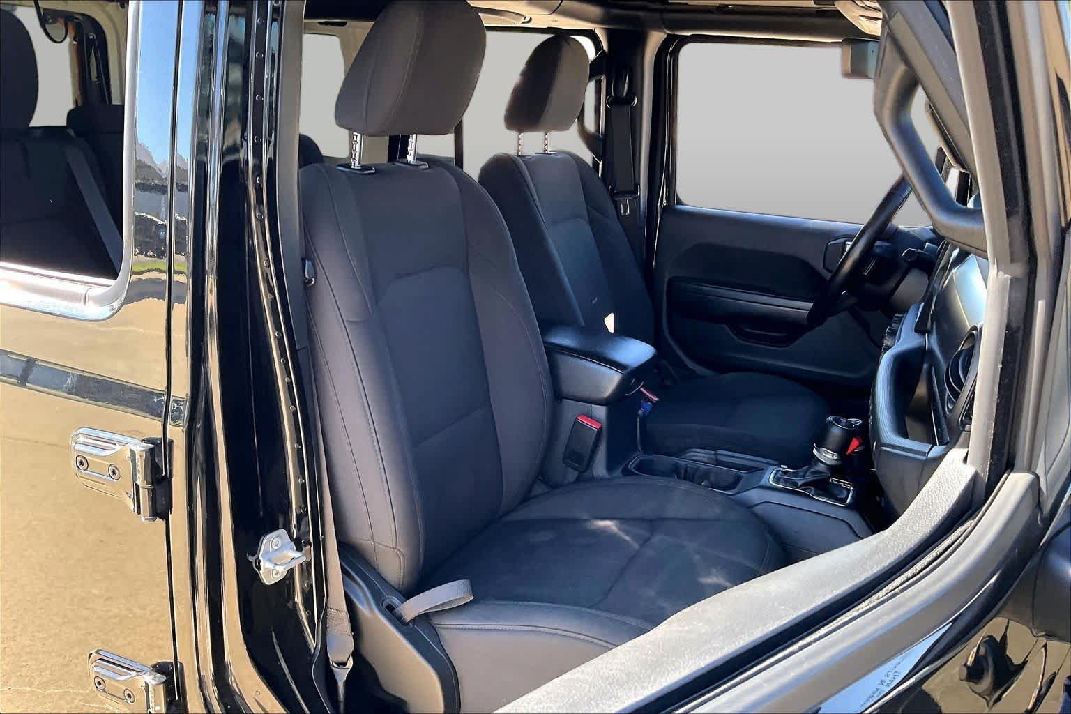 Used 2023 Jeep Wrangler Unlimited w/ Sun & Screen Package AWD/4WD image 9