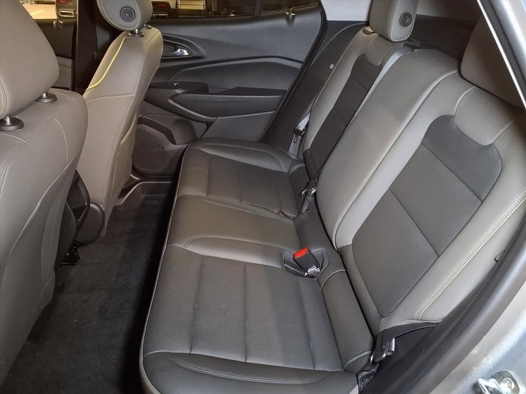 Used 2024 Chevrolet Trax ACTIV w/ Sunroof Package image 17