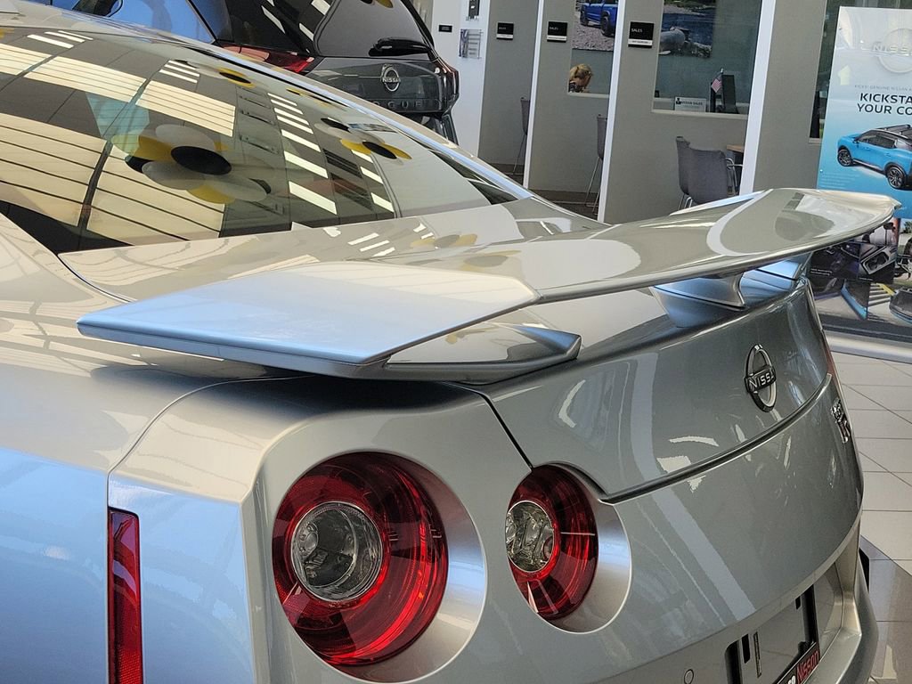 Used 2024 Nissan GT-R Premium w/ Premium Interior Package image 14