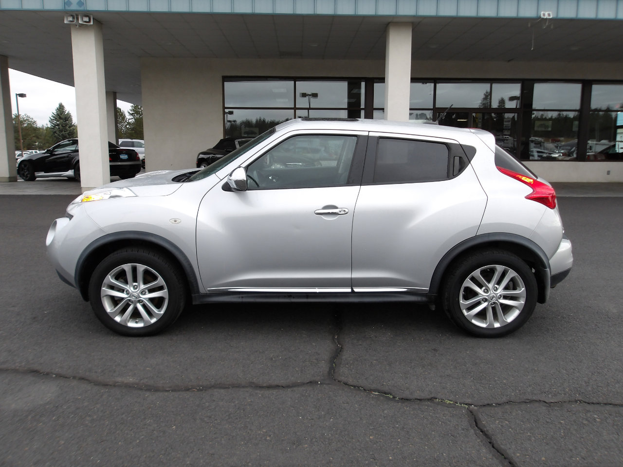 Used 2013 Nissan Juke SL w/ Chrome Pkg image 2