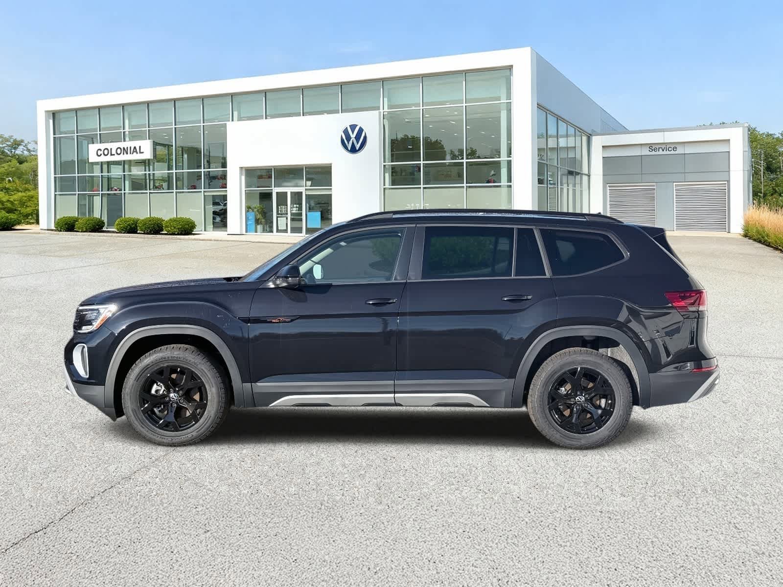 New 2026 Volkswagen Atlas Peak Edition image 2