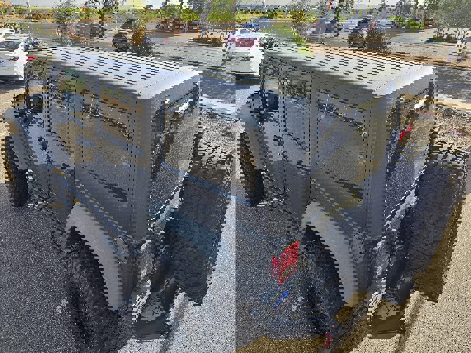 Used 2016 Jeep Wrangler Unlimited Rubicon w/ Connectivity Group AWD/4WD image 18