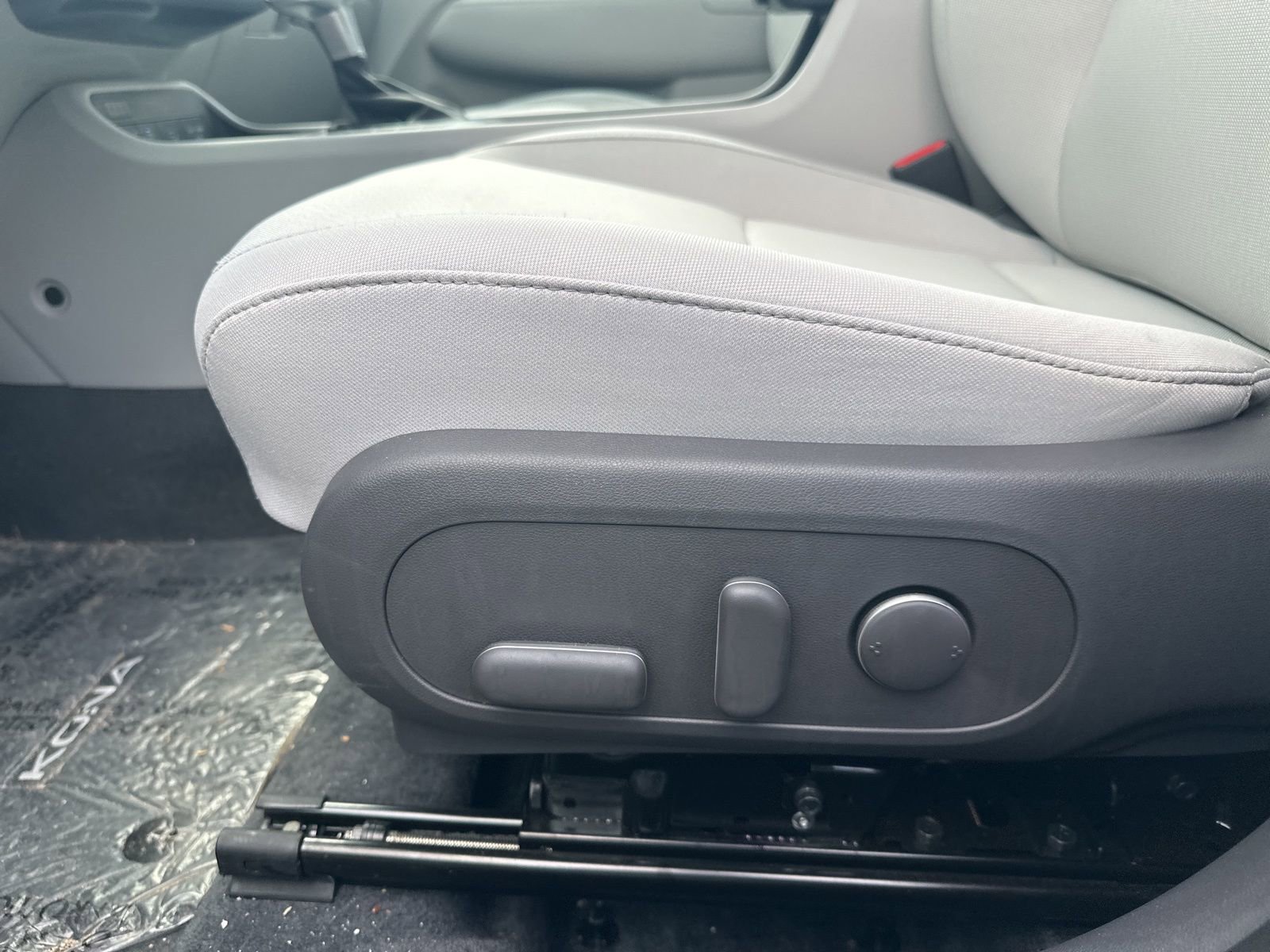 Used 2025 Hyundai Kona SEL image 11