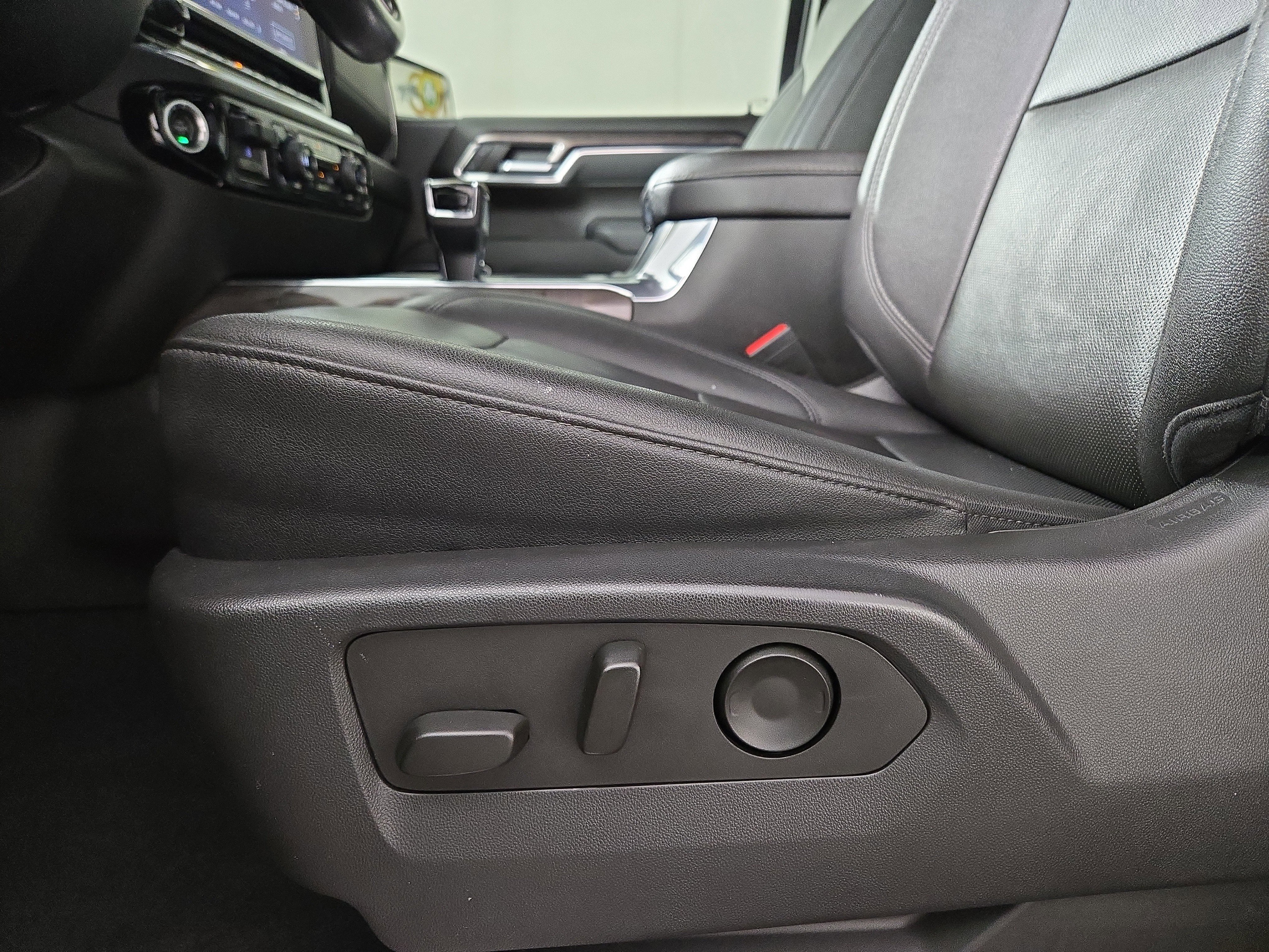 Used 2023 Chevrolet Silverado 1500 LTZ image 32