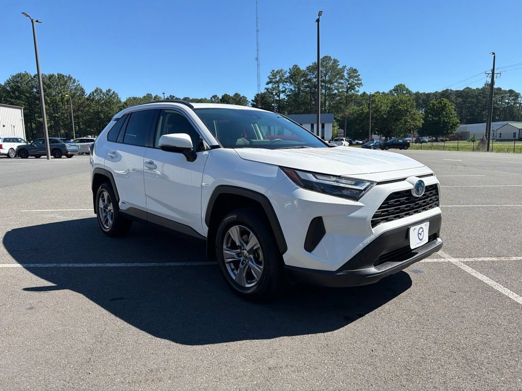 Used 2022 Toyota RAV4 XLE w/ Convenience Package AWD/4WD image 4