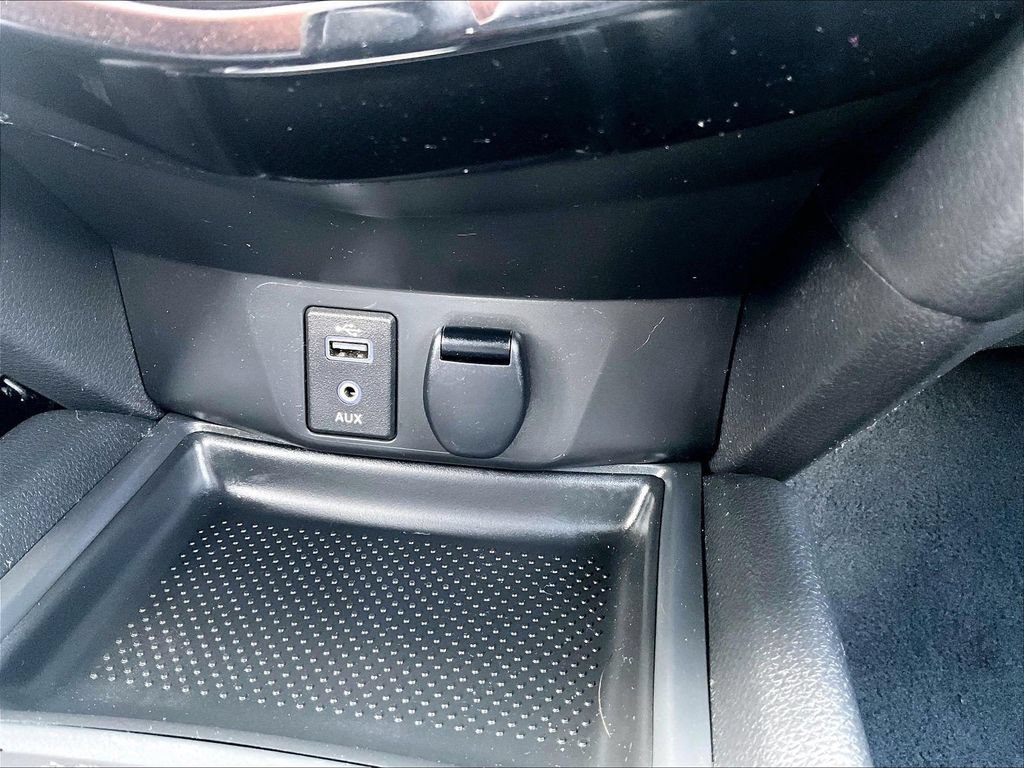Used 2017 Nissan Rogue SV AWD/4WD image 27