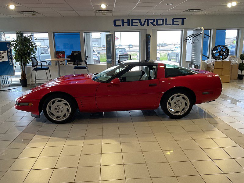 Used 1992 Chevrolet Corvette Coupe RWD image 2