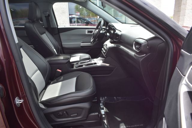 Used 2022 Ford Explorer XLT w/ Equipment Group 202A AWD/4WD image 47