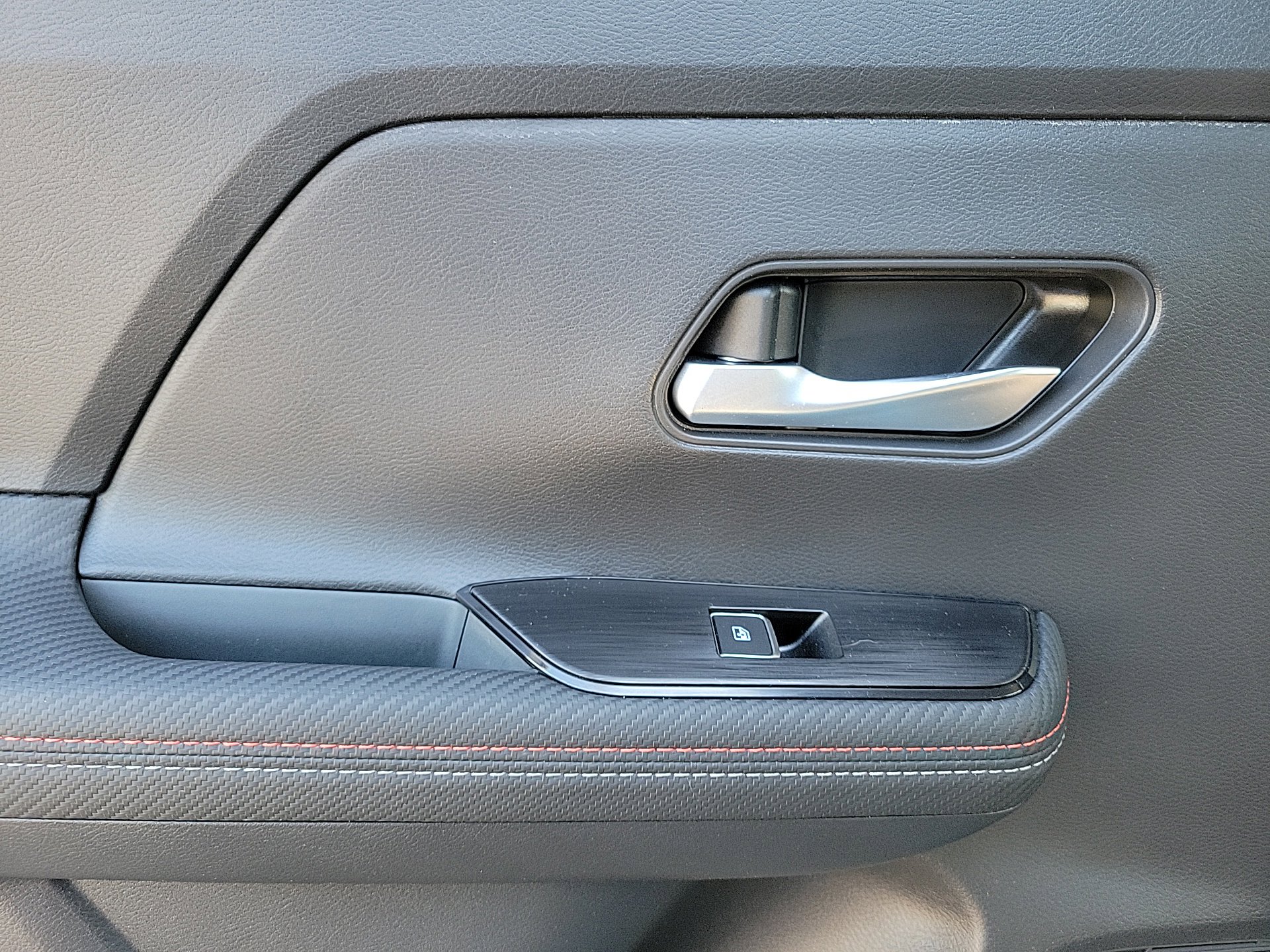 Certified 2025 Nissan Kicks SR image 11