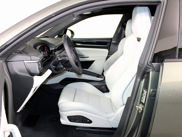 New 2025 Porsche Macan 4S Electric image 5