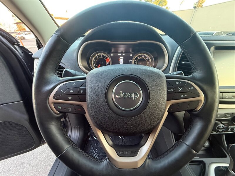 Used 2016 Jeep Cherokee Limited FWD image 23