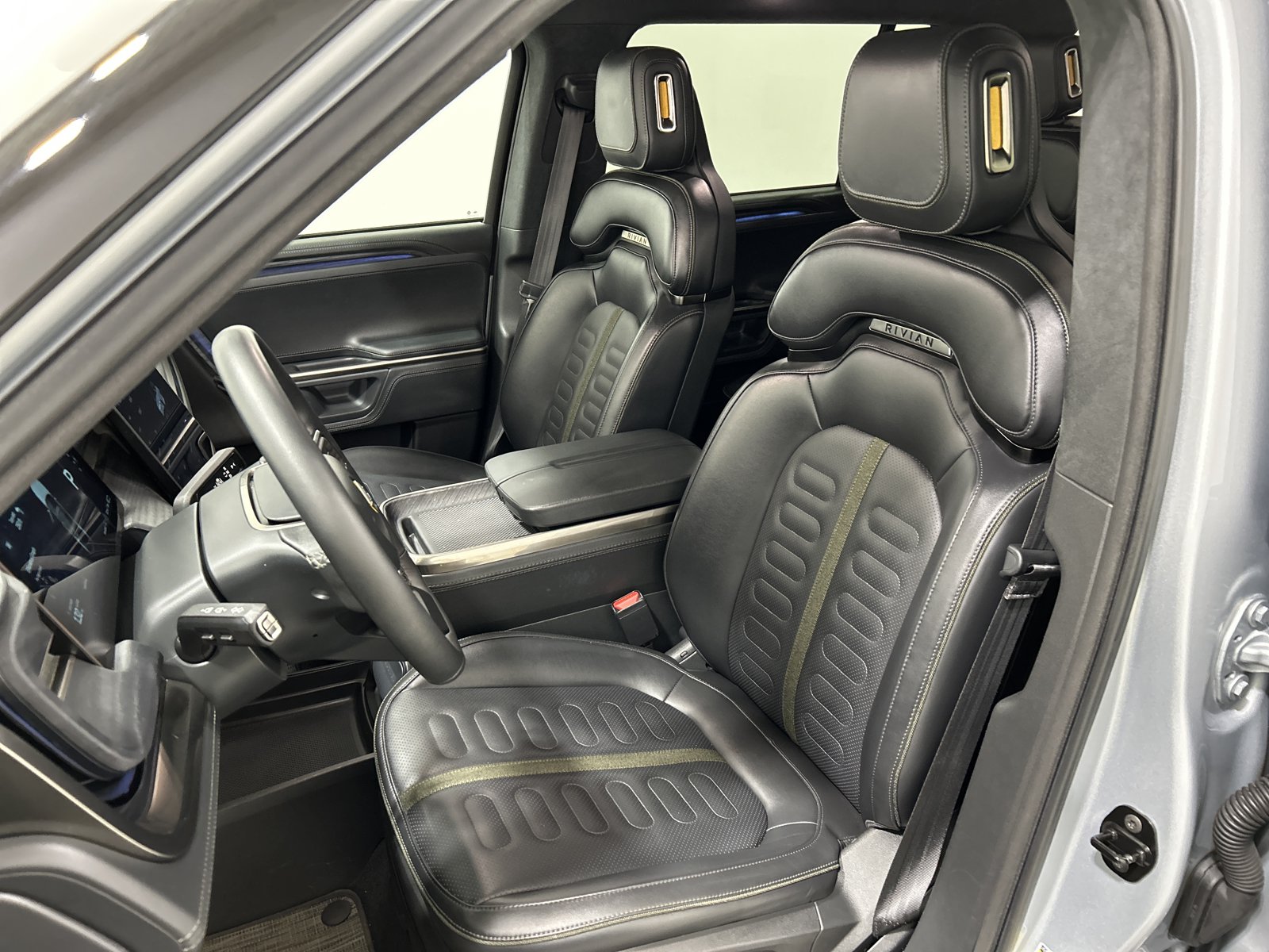 Used 2024 Rivian R1S Adventure AWD/4WD image 20