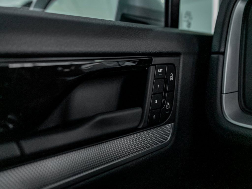 Certified 2025 Porsche Cayenne image 14