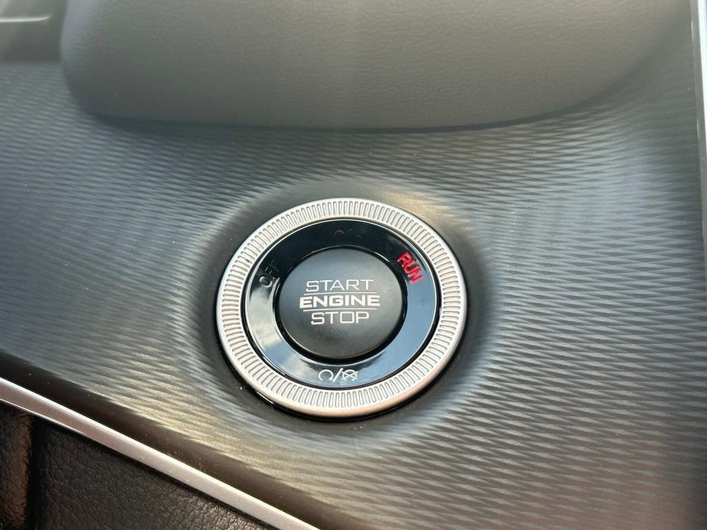 New 2025 Jeep Grand Cherokee L Altitude image 16