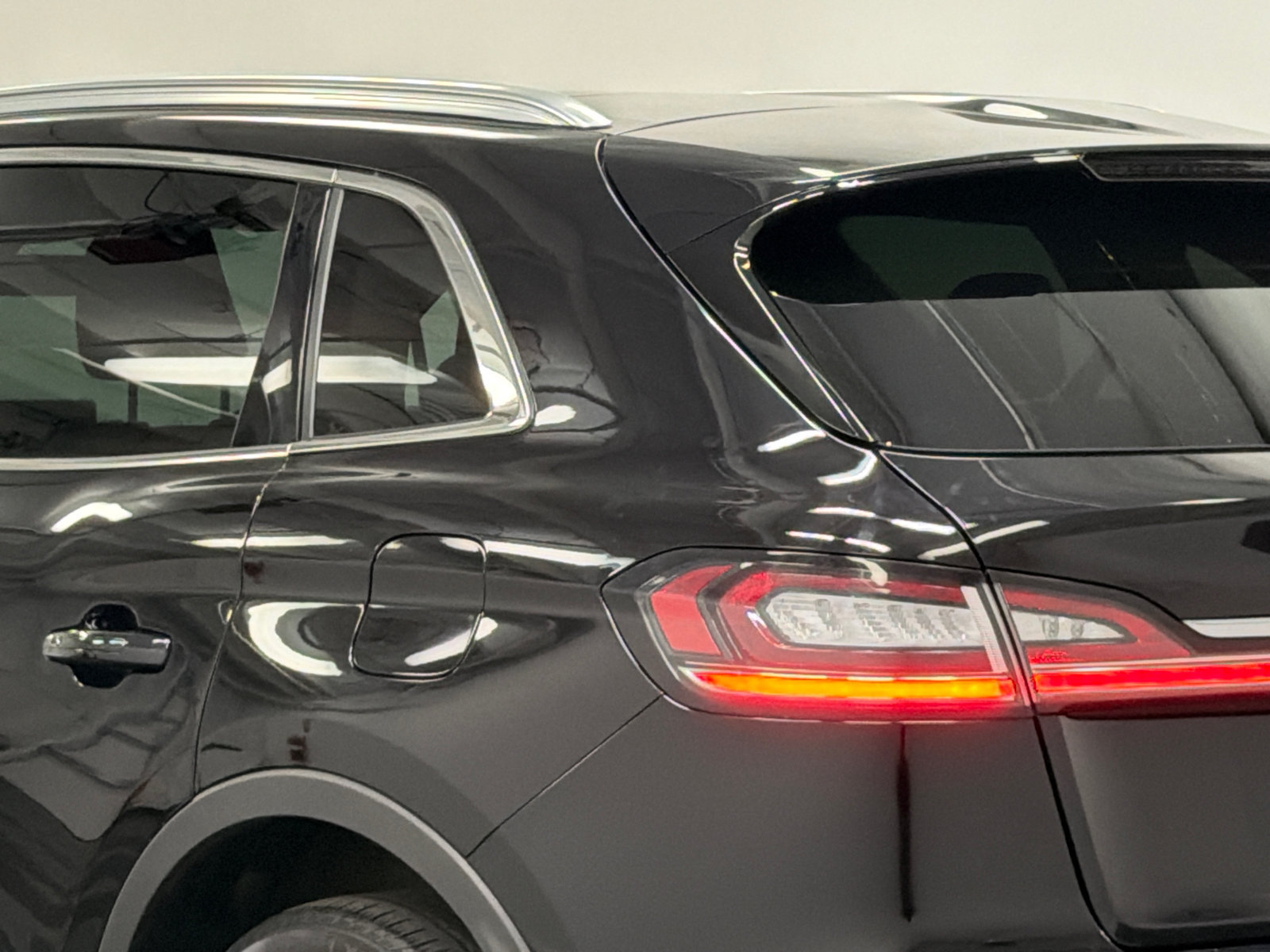 Certified 2023 Lincoln Nautilus Reserve w/ Monochromatic Package AWD/4WD image 8