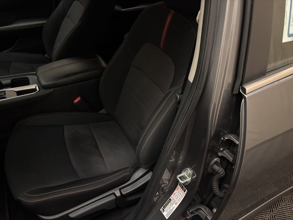 Used 2025 Nissan Sentra SR image 12