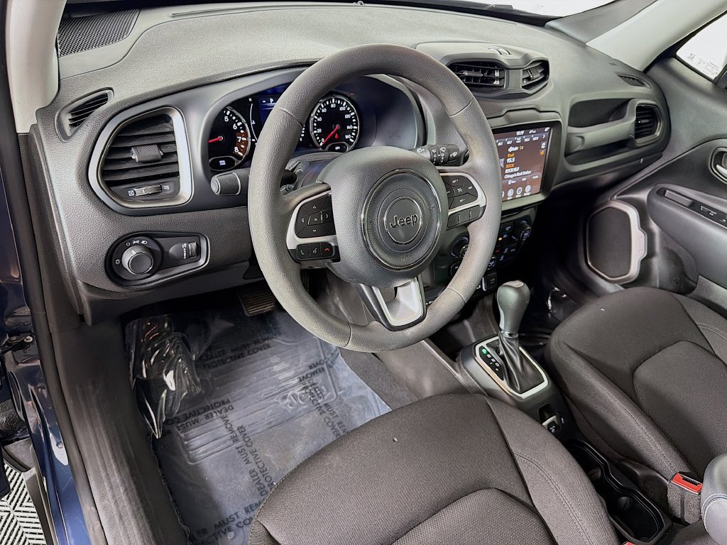 Used 2023 Jeep Renegade Latitude AWD/4WD image 9
