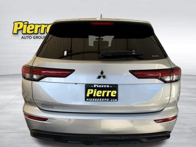 Used 2022 Mitsubishi Outlander ES image 3