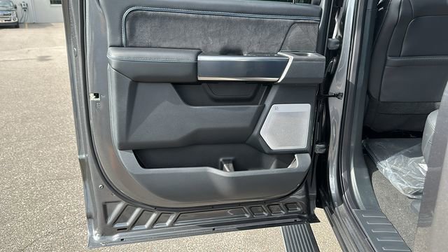 New 2025 Ford F350 Platinum w/ FX4 Off-Road Package image 9