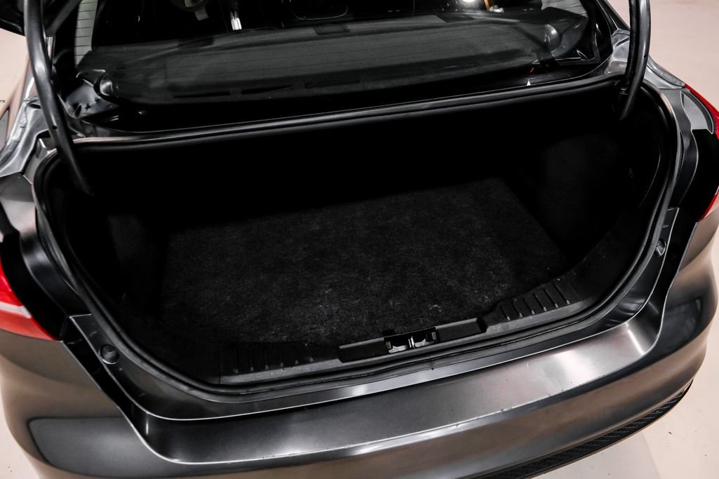 Used 2018 Ford Focus SE w/ SE Appearance Package FWD image 57
