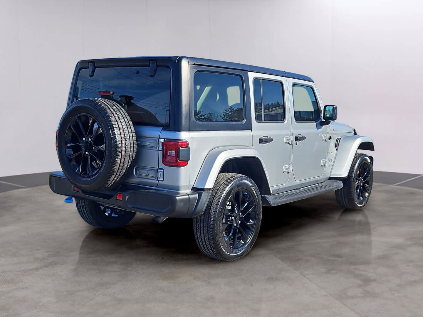 Used 2022 Jeep Wrangler Unlimited Sahara AWD/4WD image 4