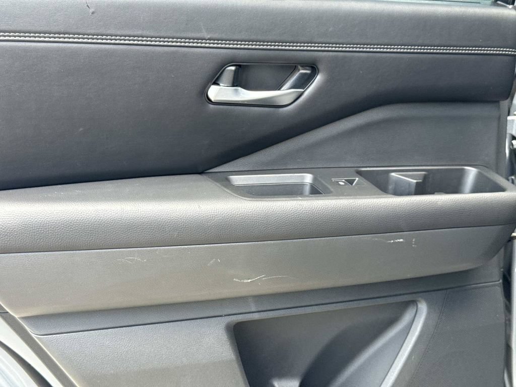 Certified 2024 Nissan Pathfinder Platinum w/ Cargo Package FWD image 14