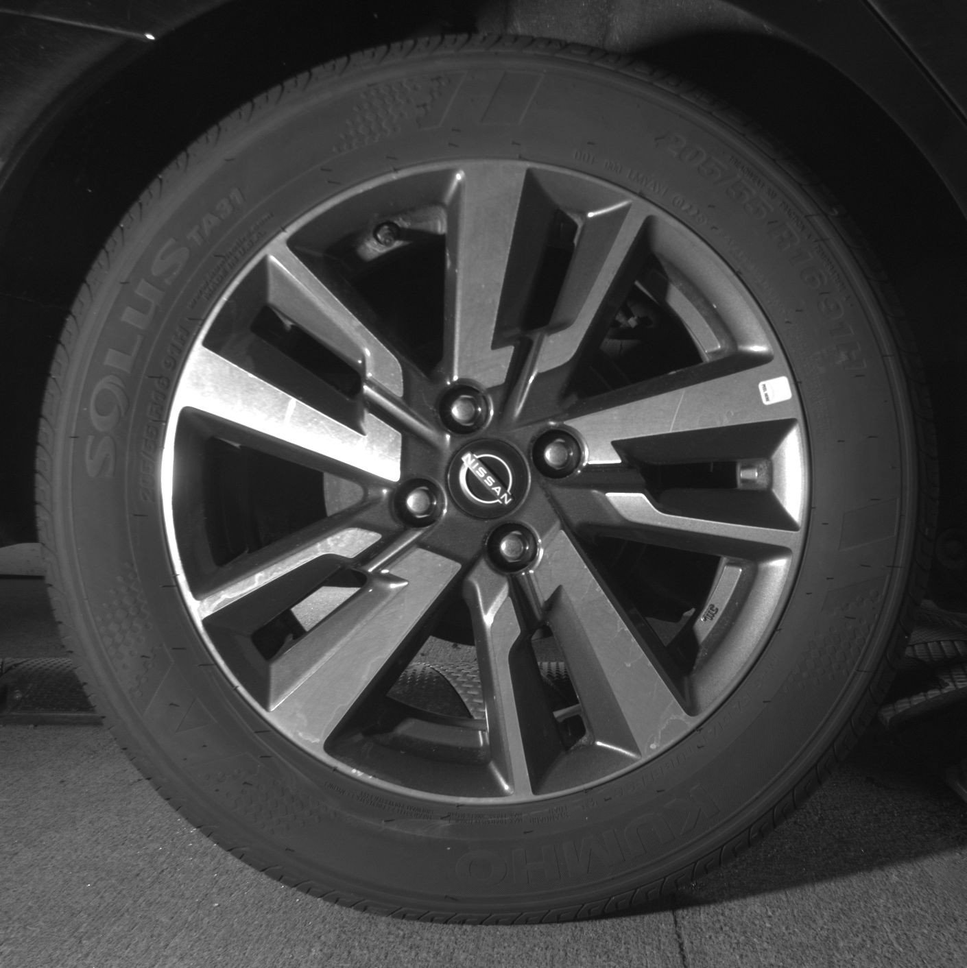 Used 2025 Nissan Versa SV FWD image 15