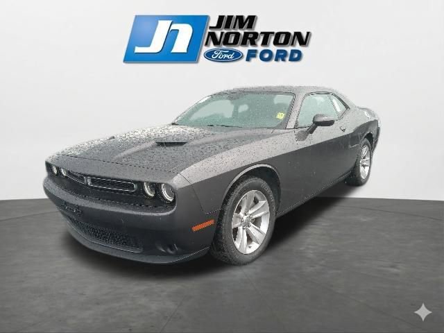 Used 2023 Dodge Challenger SXT RWD image 4