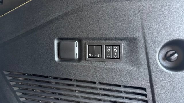 New 2026 Chevrolet Suburban High Country AWD/4WD image 5