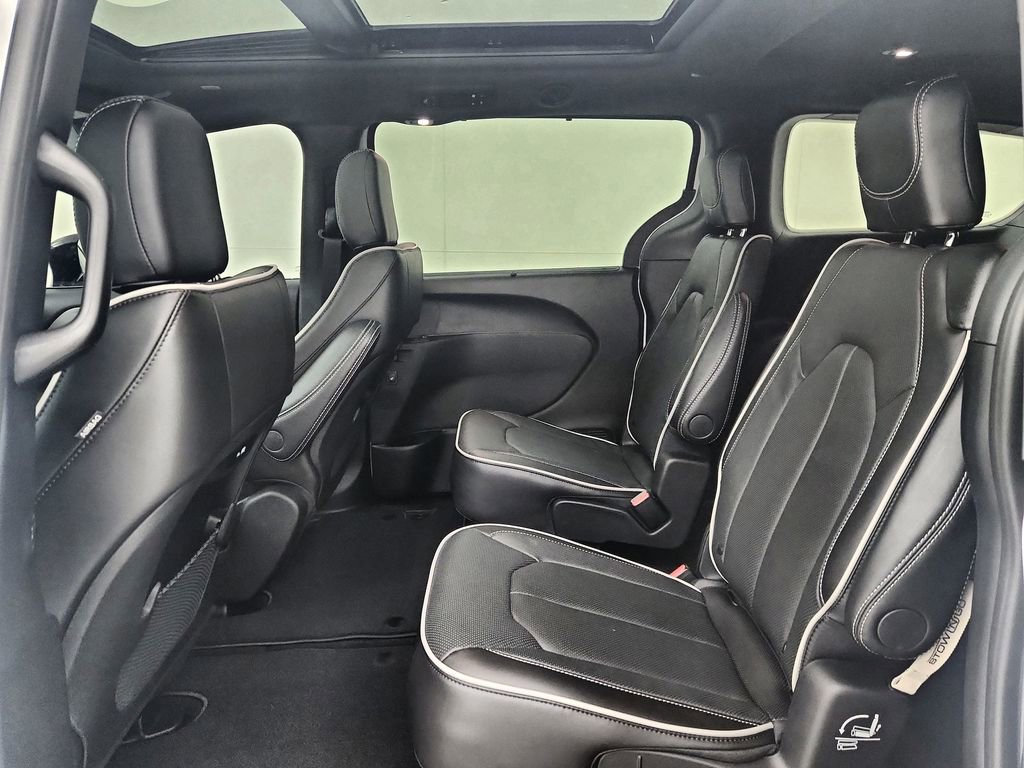 New 2026 Chrysler Pacifica Limited AWD/4WD image 24