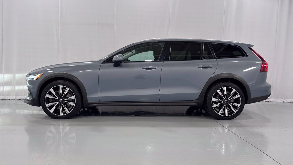 Used 2022 Volvo V60 T5 Cross Country w/ Climate Package AWD/4WD image 9