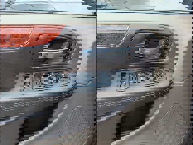 Used 2015 Chrysler Town & Country Limited Platinum image 15