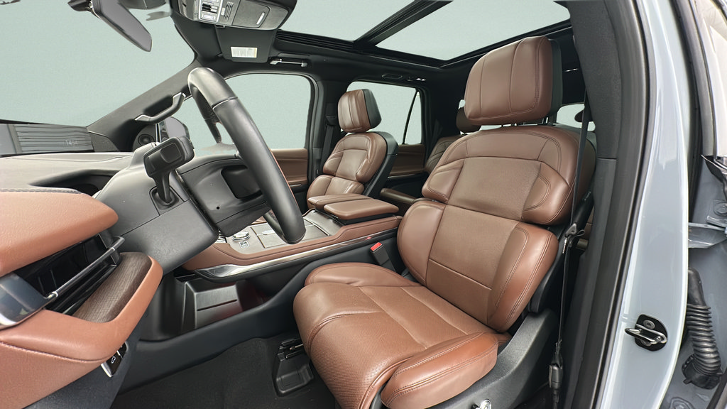 Used 2025 Lincoln Navigator L Reserve AWD/4WD image 16