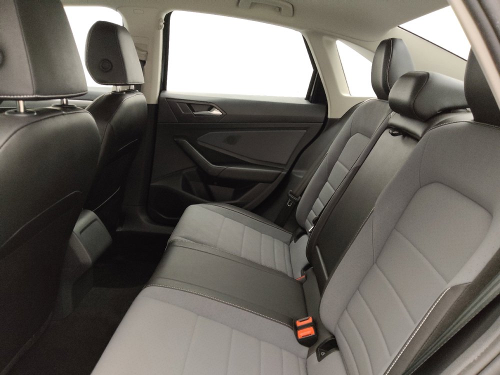 Used 2025 Volkswagen Jetta SE FWD image 18