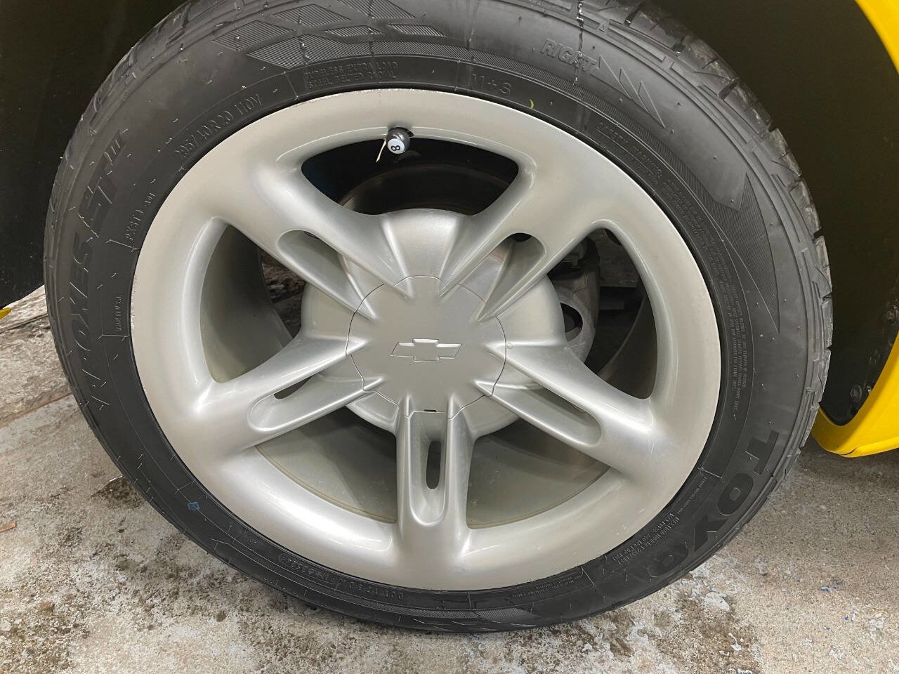 Used 2004 Chevrolet SSR w/ Preferred Equipment Group image 26