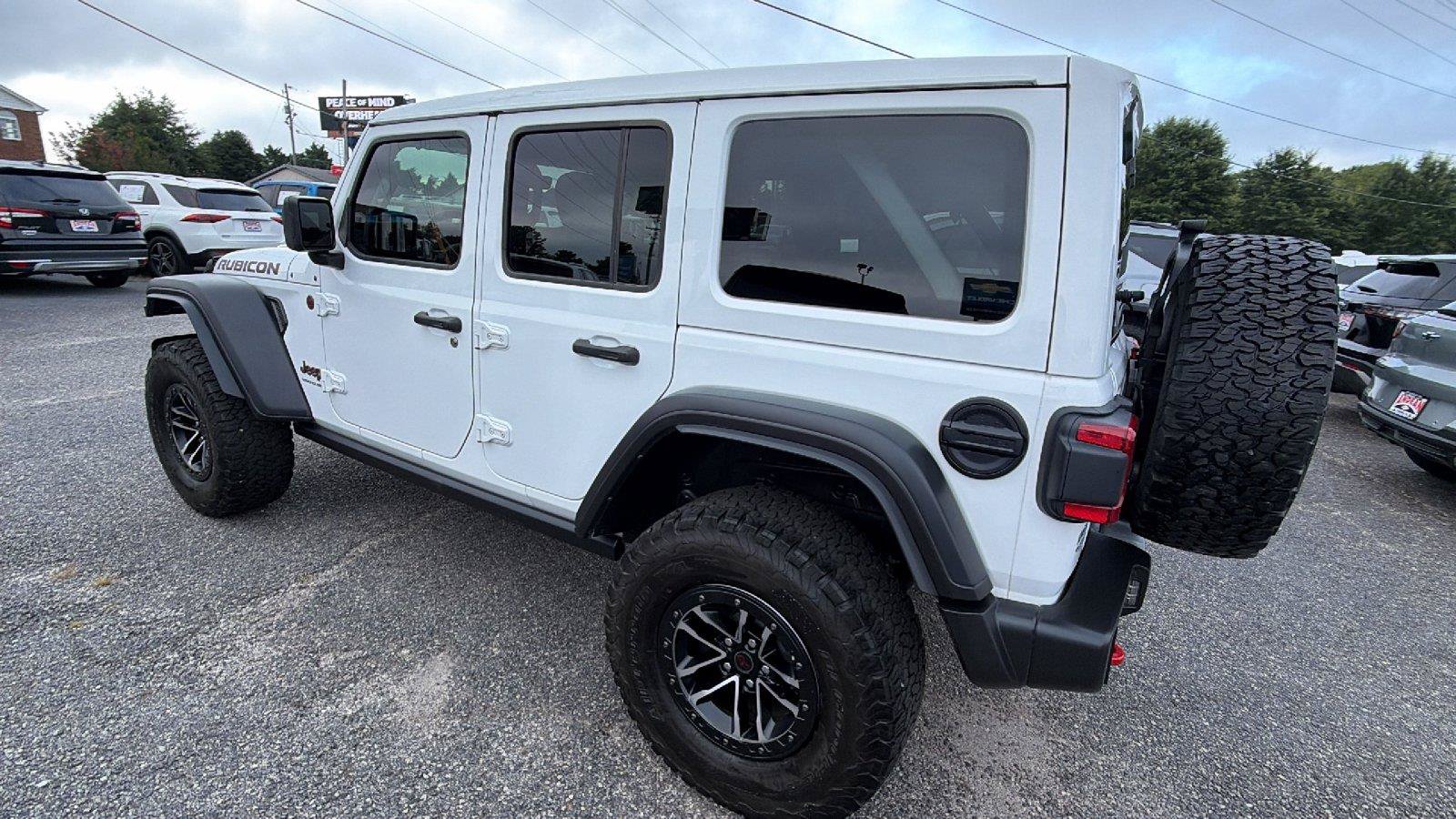 Used 2024 Jeep Wrangler Unlimited Rubicon w/ XTREMEE 35" Tire Package AWD/4WD image 10