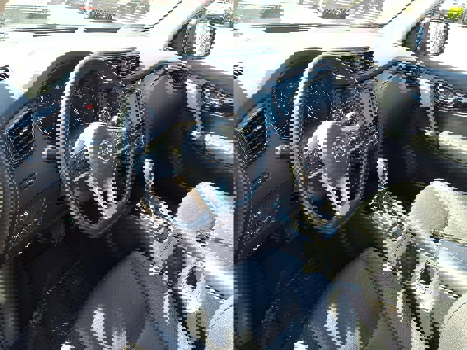 Used 2022 Nissan Rogue Sport SL image 6