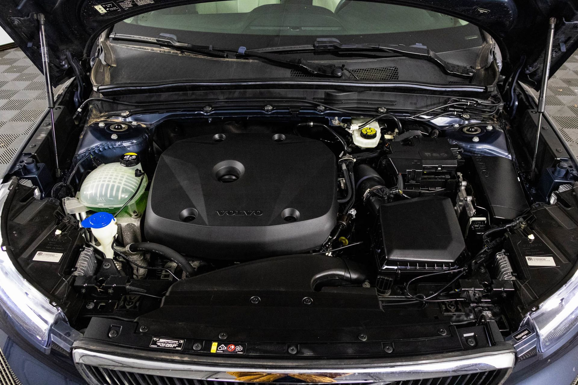 Used 2021 Volvo XC40 T5 Momentum w/ Protection Package Premier image 46