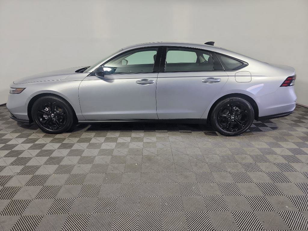 Used 2025 Honda Accord SE image 10