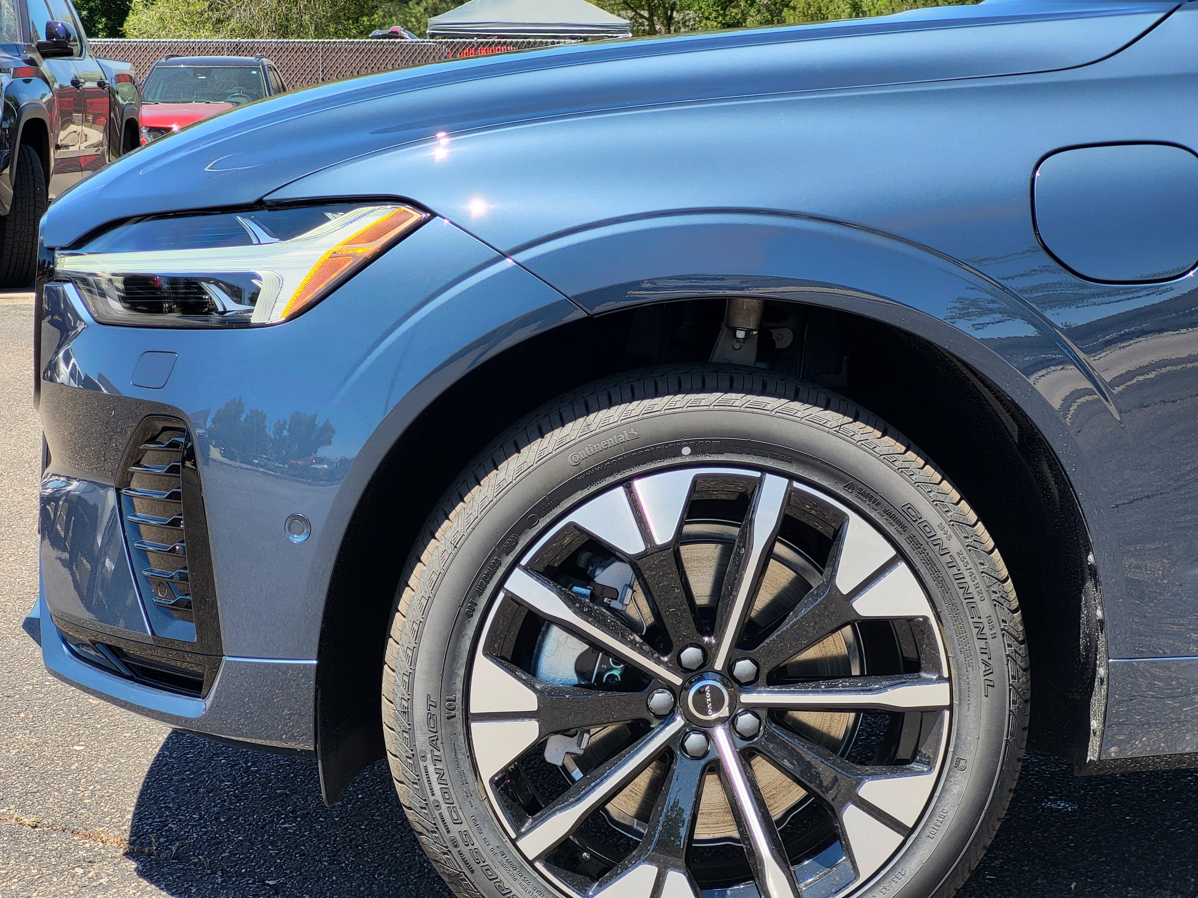 New 2026 Volvo XC60 T8 Plus w/ Protection Package Premier AWD/4WD image 6