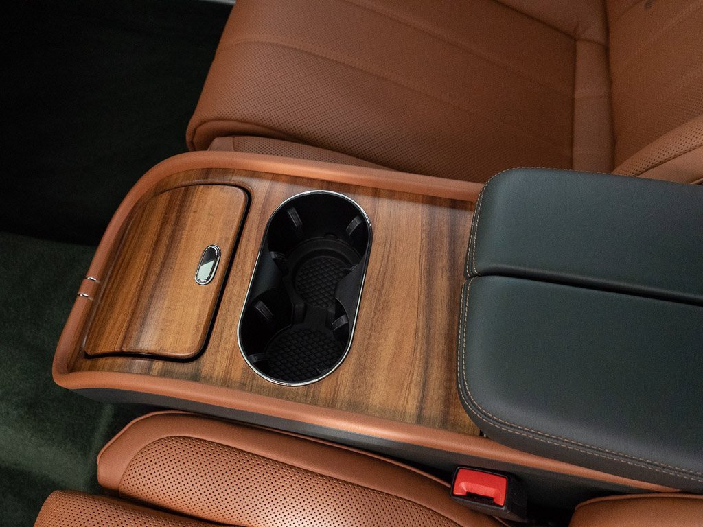 Used 2025 Bentley Bentayga Extended Wheelbase image 26