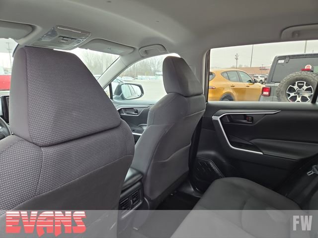 Used 2021 Toyota RAV4 LE image 19