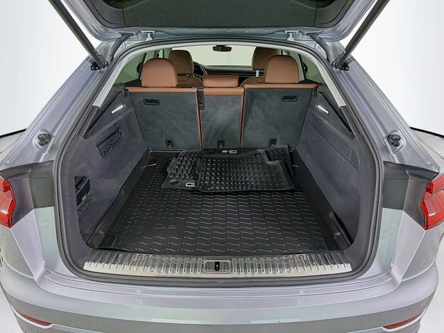 Used 2022 Audi Q8 Premium Plus image 28