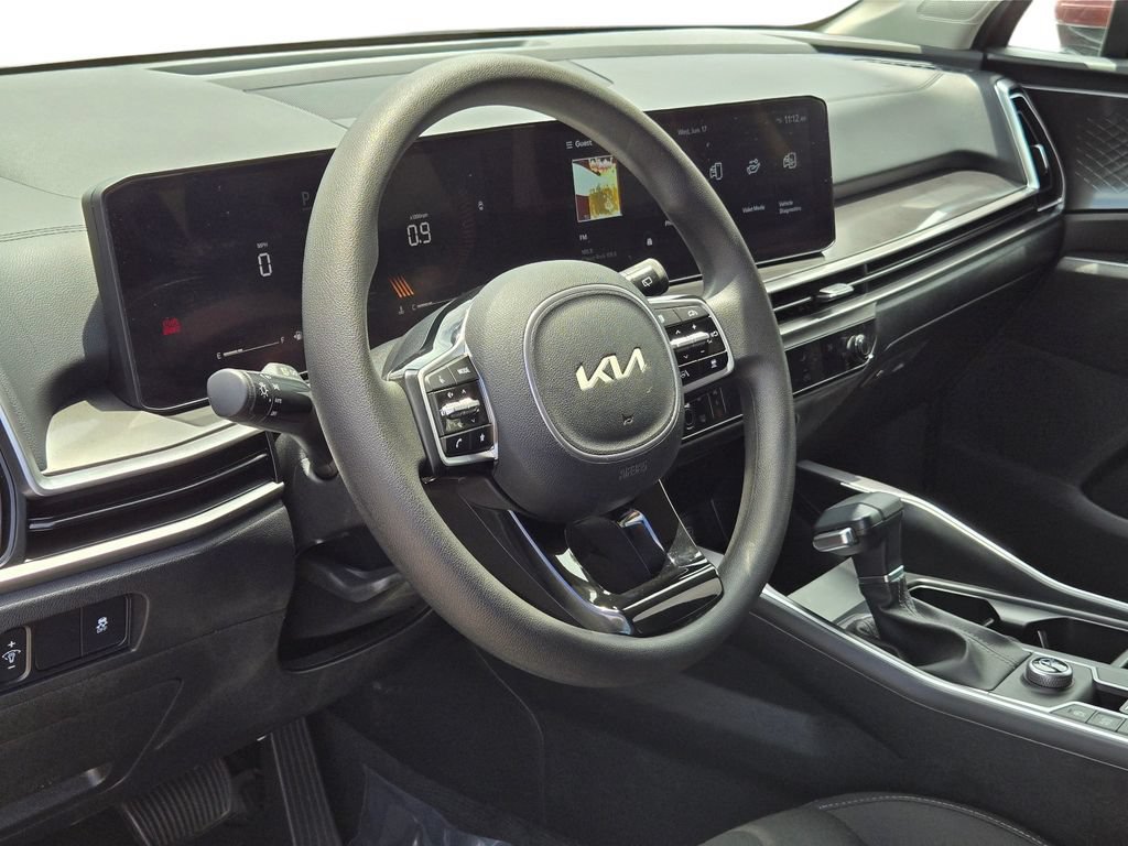 Certified 2025 Kia Sorento LX FWD image 17