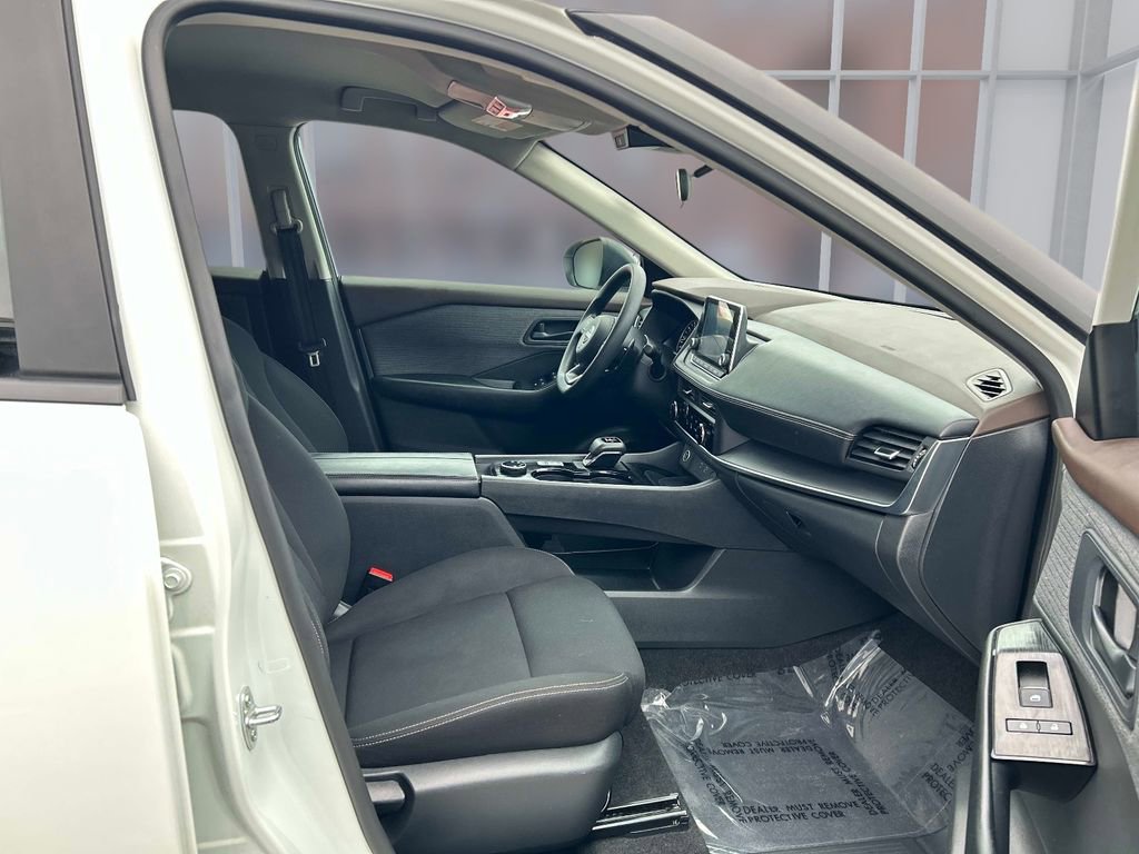 Used 2023 Nissan Rogue S image 17
