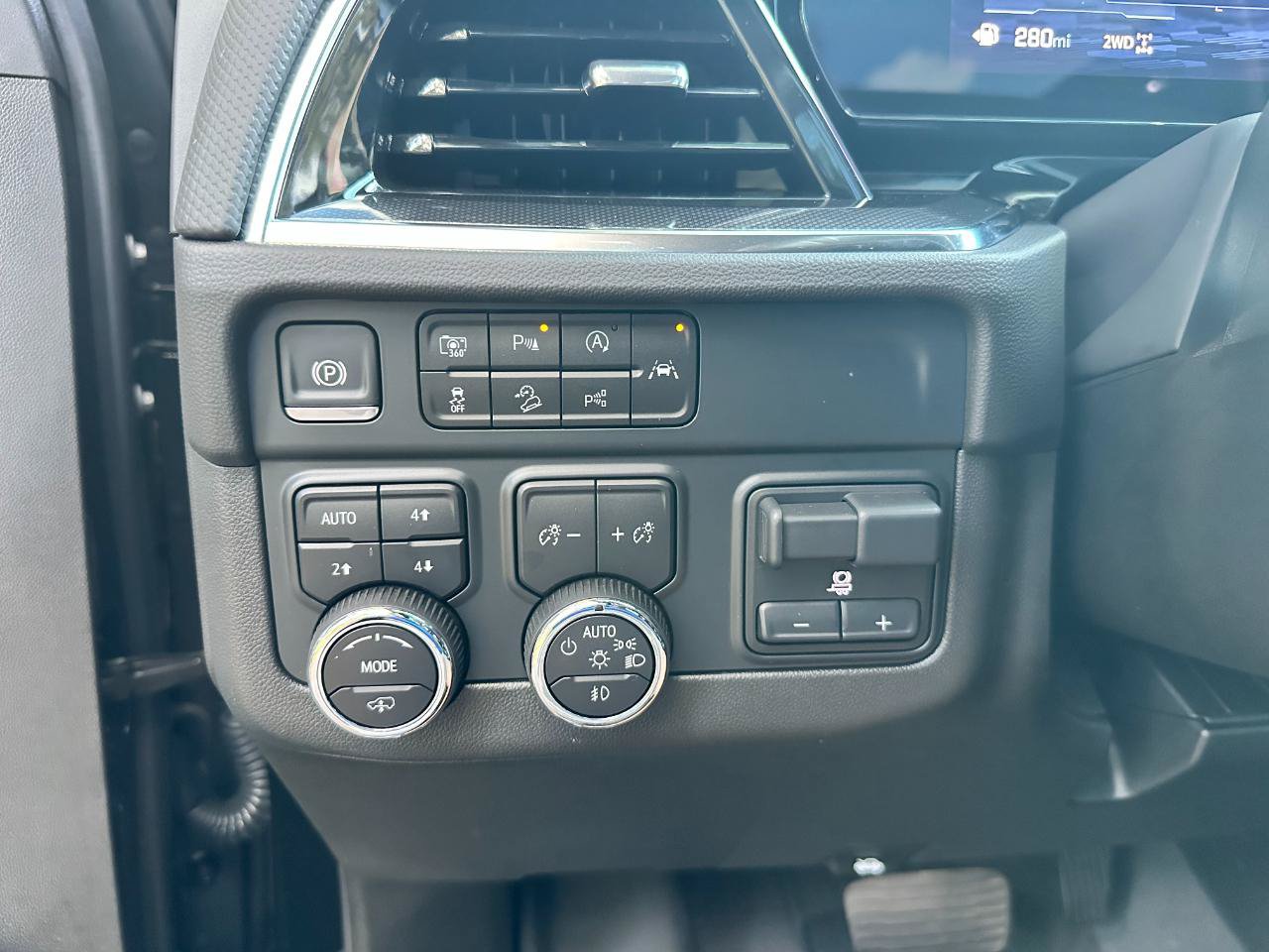 Used 2025 Chevrolet Tahoe RST w/ RST Capability Package AWD/4WD image 41