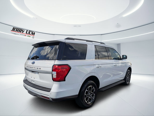 Used 2024 Ford Expedition XLT AWD/4WD image 3
