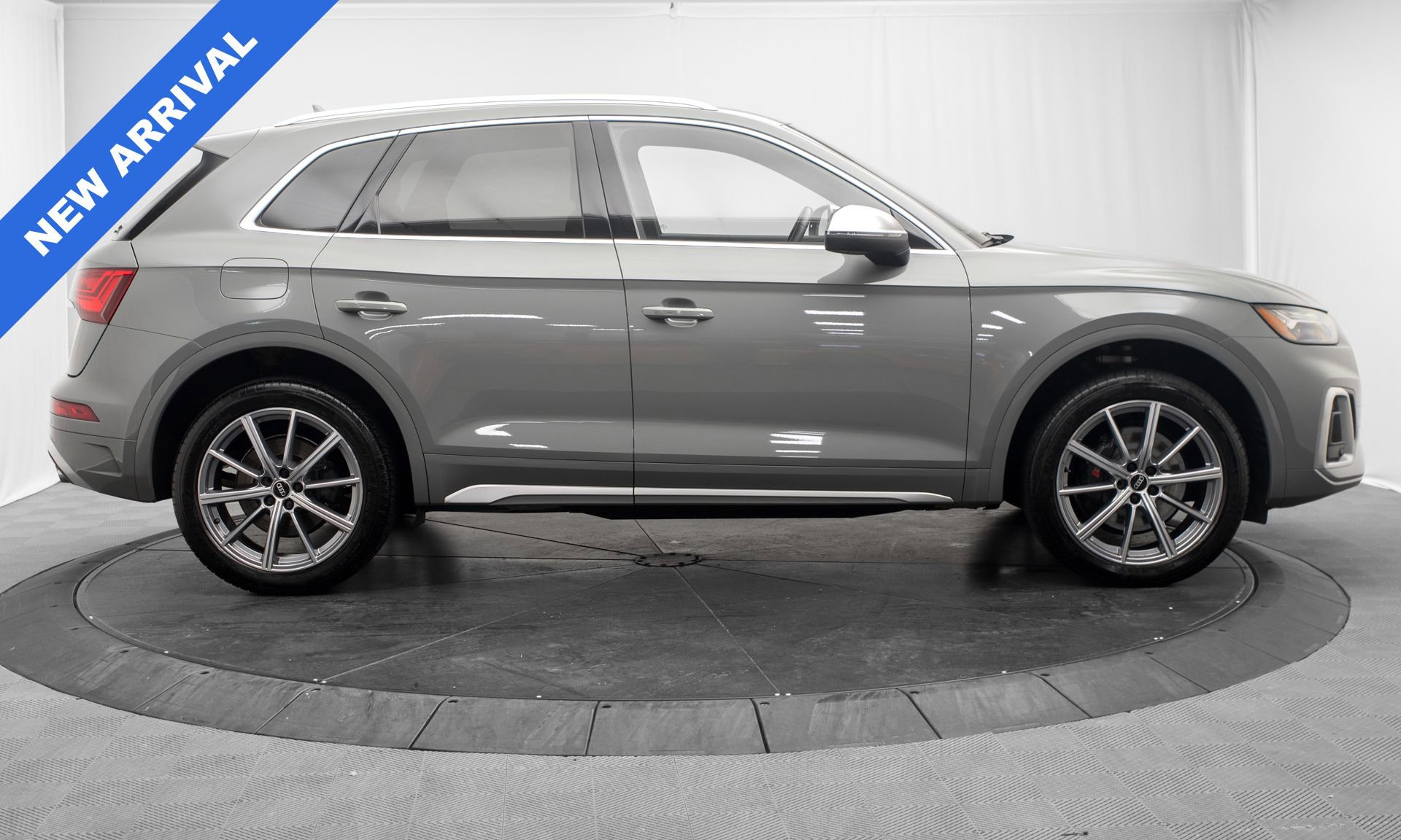 Used 2022 Audi SQ5 Premium Plus w/ Premium Plus Package AWD/4WD image 2